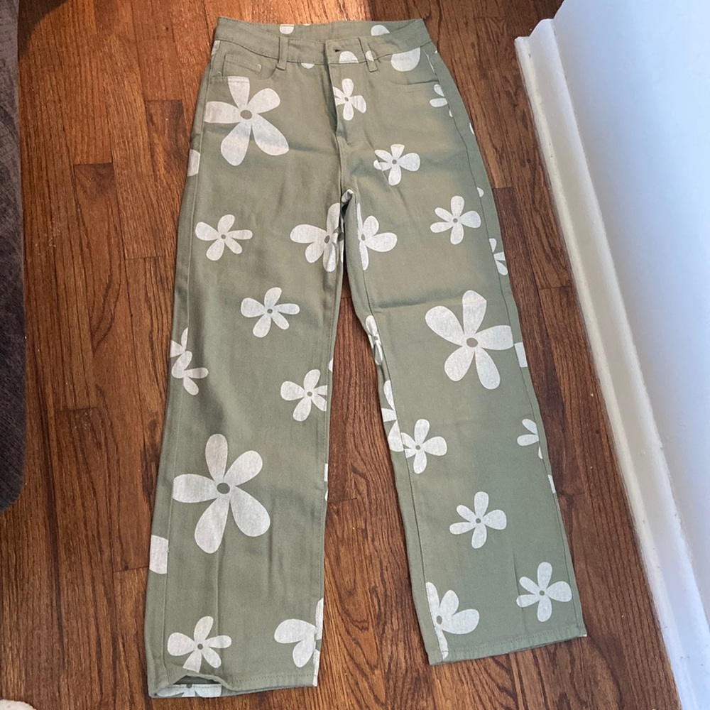 Never worn Shein EZwear Floral Print Straight Leg Jeans Size 4
